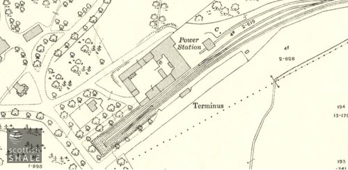 25" OS map c.1916, courtesy National Library of Scotland. The station building (close to the wording "Terminus"), seems uncomfortably close to the edge of the platform?